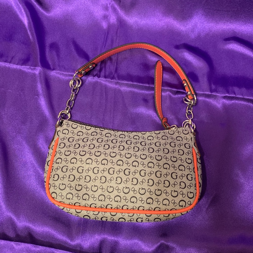 Guess - Picture 5 of 5